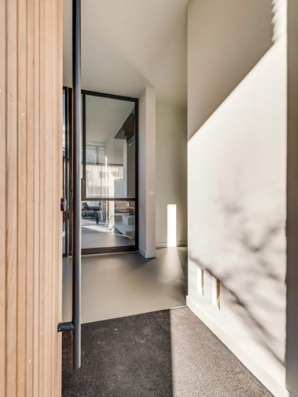 eindhoven blauwstaal keuken stalentrap buitenhaard stalenkozijn vide taatsdeur strijp1 (1)