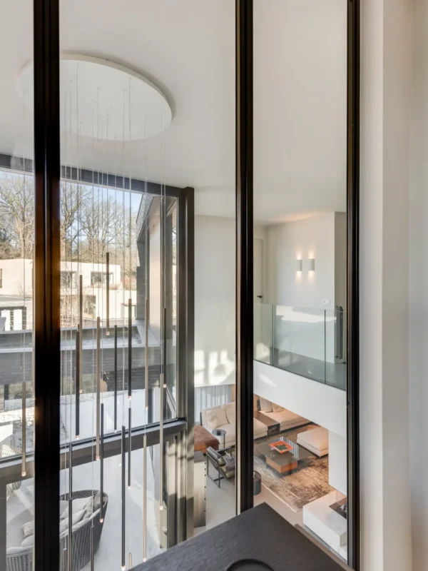 eindhoven blauwstaal keuken stalentrap buitenhaard stalenkozijn vide taatsdeur strijp18 (1)