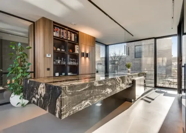 eindhoven blauwstaal keuken stalentrap buitenhaard stalenkozijn vide taatsdeur strijp2 (2)