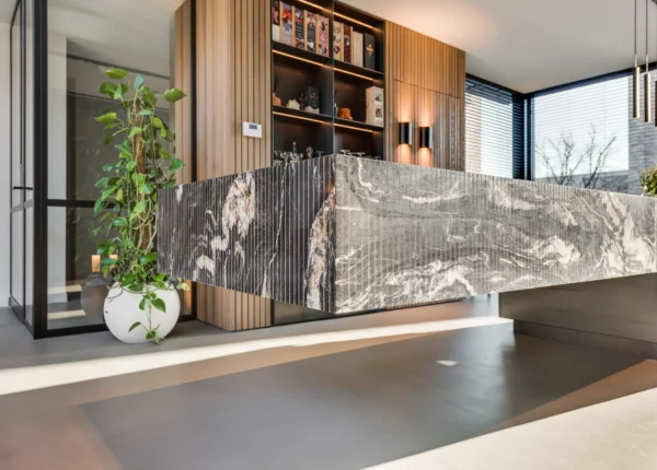 eindhoven blauwstaal keuken stalentrap buitenhaard stalenkozijn vide taatsdeur strijp4 (1)