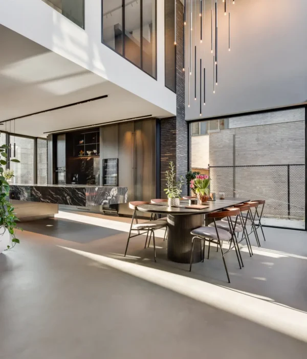 eindhoven blauwstaal keuken stalentrap buitenhaard stalenkozijn vide taatsdeur strijp9a (1)