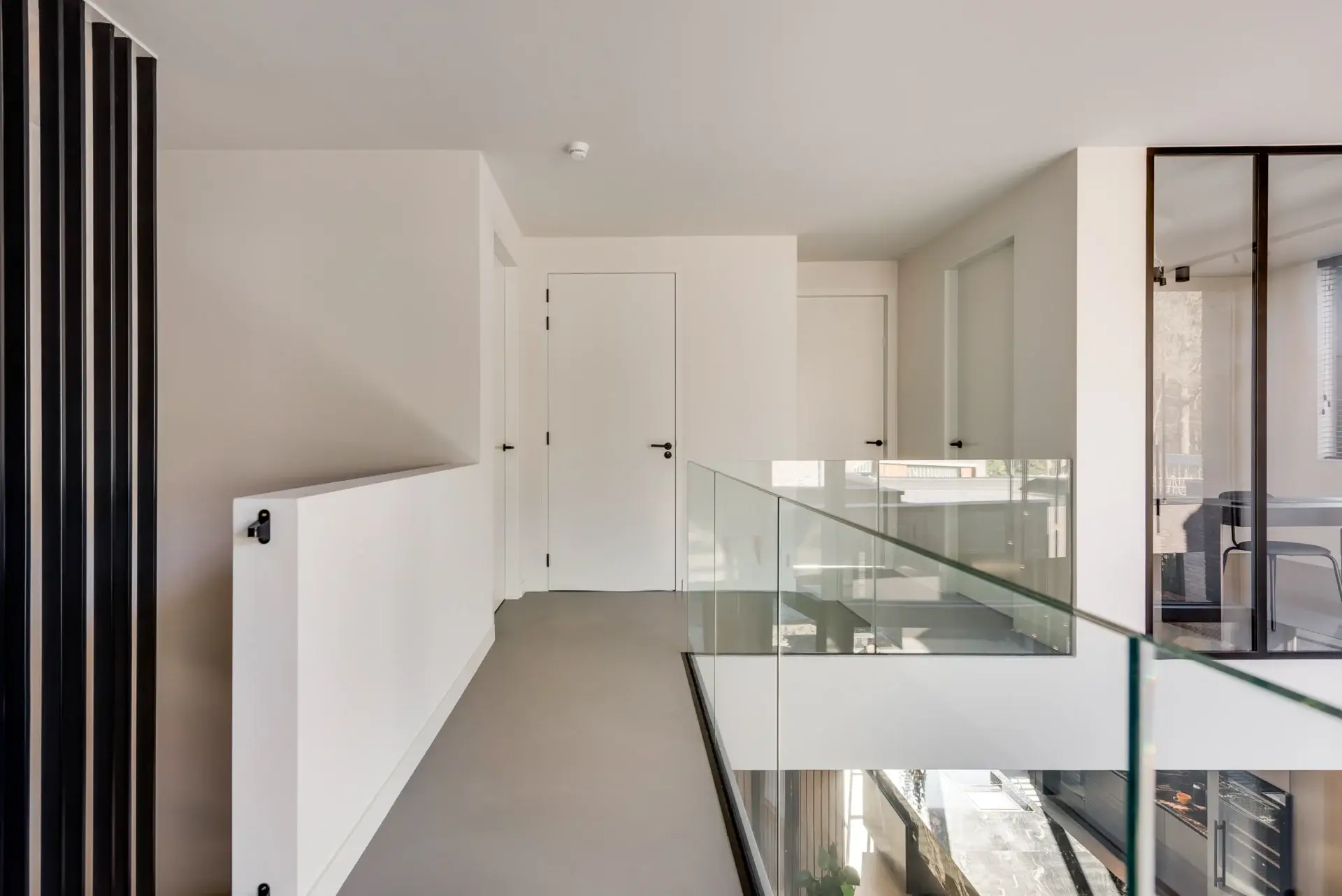 eindhoven blauwstaal keuken stalentrap buitenhaard stalenkozijn vide taatsdeur strijp14