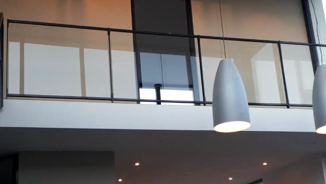 vlijmen balustrade vide stalendeur stalentrap badkamer ensuite maatwerk waterslag poortje1