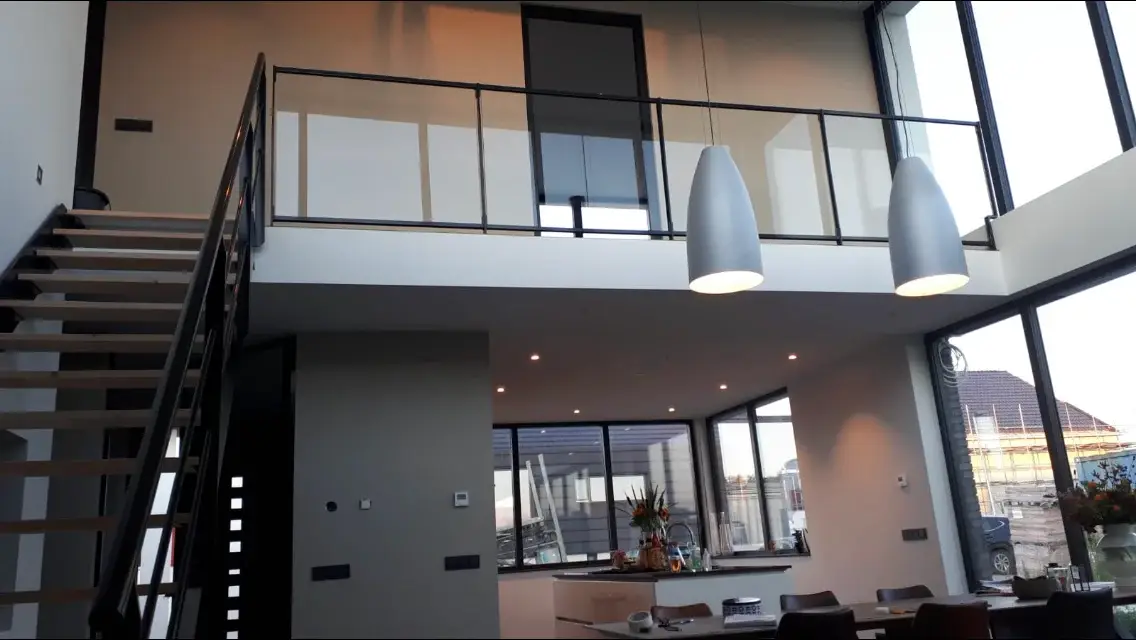 vlijmen balustrade vide stalendeur stalentrap badkamer ensuite maatwerk waterslag poortje2 (1)